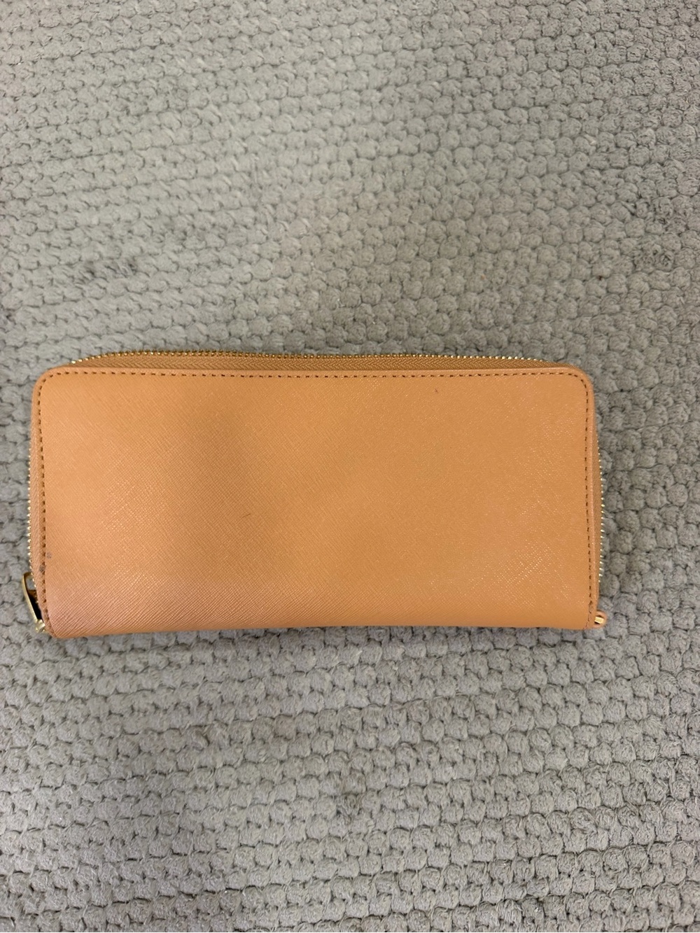 Tory Burch Saffiano Zip Around Wallet in Camel with Gold Logo - Picture 4 of 4